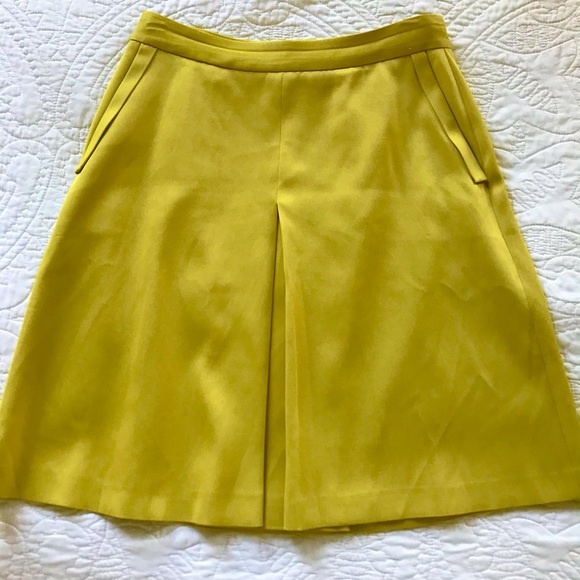 Bronzed yellow silky skirt - Picture 1 of 7
